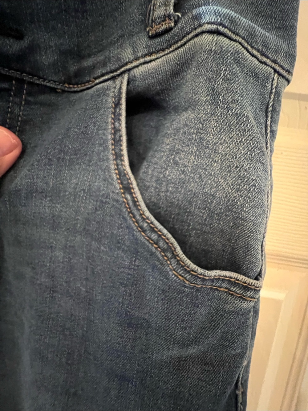High-Waist Wide-Leg Women's Jeans in Dark Blue - Picture 7 of 15